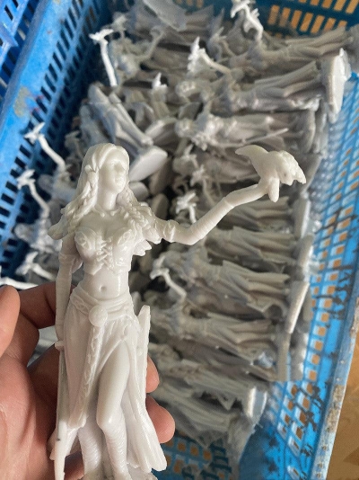 Morrigan Resin Figurine - Hand-Painted European Style Cartoon Sculpture