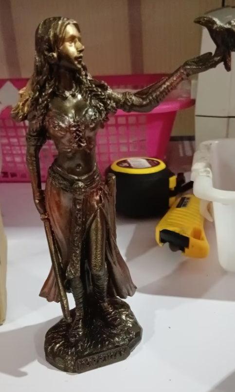 Morrigan Resin Figurine - Hand-Painted European Style Cartoon Sculpture